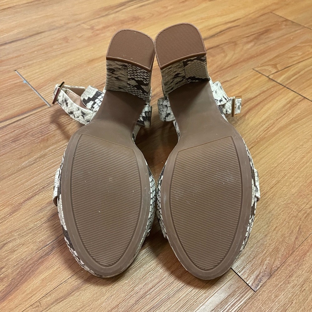 Mix No. 6 Snakeskin Heels Size 6 - Picture 9 of 9